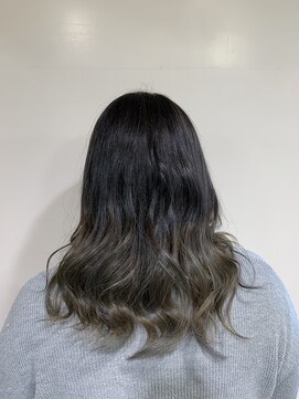 アズール 草加(azule) アッシュベージュのグラデーションカラー