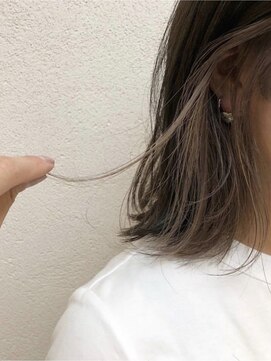 エイチ 梅田(H) もみあげカラーインナーカラーイヤリングカラーオージュア