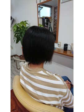 カットブース ティントン(t!mg tomg) ショートボブ