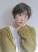 グレージュ×耳かけショート