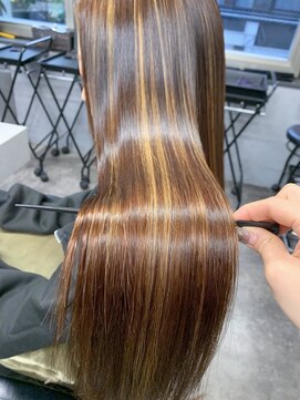 アイユー(ii+U) カーキベージュ　髪質改善　絹髪　ロング