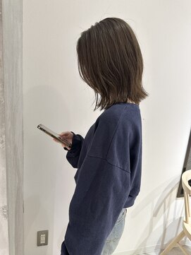 ヨーク(YOKE) YOKE 外ハネボブ結べるボブレイヤーボブオリーブグレージュ