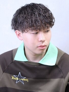 プルーブトウキョウ 渋谷(PROVE TOKYO) 波巻きスパイラルパーマ前下がりラウンドマッシュ刈り上げメンズ