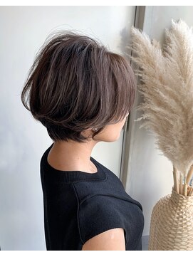 イロ(iro) 春の大人可愛いこっくりショートボブ/透明感ショコラグレージュ