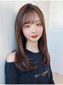 後れ毛が可愛い顔周りハイレイヤーロングチェリーブラウン
