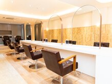 ルシーダ ルーツ 花小金井2号店(Lucida Roots)の雰囲気(華やかさと洗練さが共存する上質な大人のフロア空間)