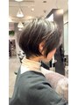 ビューシンサイバシ(VIEW SHINSAIBASHI) 骨格を補正する大人世代向けのショートボブ