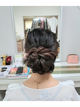 きものサロン すずめ屋 お顔合わせの振袖着付け!可愛いルーズシニヨンで!