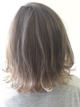 ラックスビー オオサカ  梅田茶屋町店(LUXBE OSAKA) グレージュ外はねボブ　byAKI  【LUXBE梅田茶屋町店】