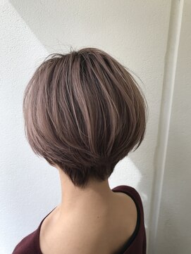 ナンバー エアロ 横浜(N° +aero) 大人可愛い20代30代40代小顔ワンサイドショートボブ丸み前下がり