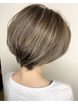 モルニ(MORNI) 大人ショート_マロンベージュ Aラインボブ かきあげ