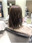 オリーブグレージュ