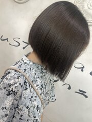 ボブヘアーに隠れたオシャレをプラス