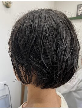 フー バイ セリナ(Fuu.by serina) クセ毛さん必見！パーマ風ショートボブ