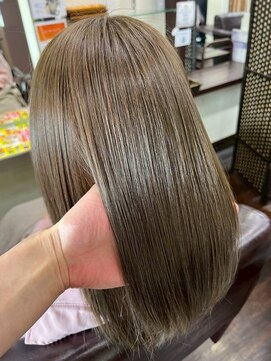 ヘアープレイスルシア(Hair Place Lucia) 明るめ グレージュ
