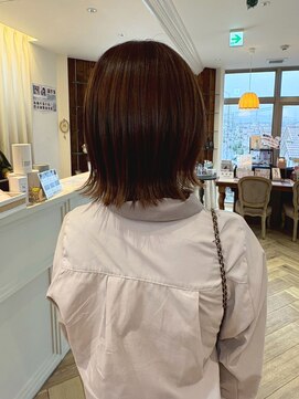 ユーシャンボール(U-CHAMBORD) 艶やか外ハネレイヤーボブ【寝屋川/髪質改善/白髪ぼかし】