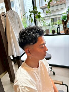 トニコ(toniko) ベリーショート×スキンフェード×アップバング×ビジネスヘア