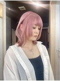 ペールピンクホワイトピンクピンクベージュウルフカット赤羽