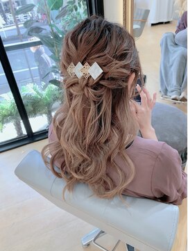 シャーマン(SHERMAN) ハーフアップアレンジ♪