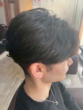 ビーチェ 小岩(Bice) 大人の余裕を纏う◎美シルエットのセンターパート/メンズカット