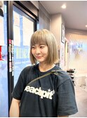 金髪ボブ