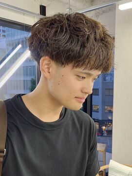 キジ(kiji) 緩めシャドウパーマ刈り上げマッシュショートピンパーマ久屋大通