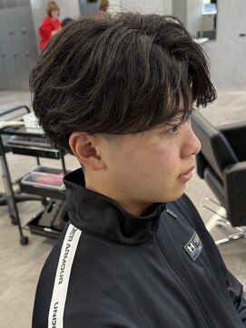 リオールバイニアウ(RE:ALL by Niau) MEN’S HAIR/波巻ツイストスパイラル/フェザーパーマ/新田