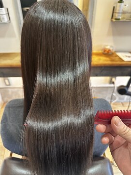 ハニービー(Honey Bee) 髪質改善トリートメントと、ヴィラロドラカラー