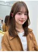 ミディアムレイヤー　ニュアンスカラー　伸ばしかけヘア