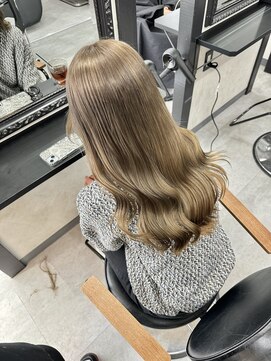 エス 天満扇町(esu) 透け感が可愛いミルクティーグレージュ