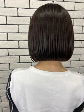 アドラーブル ココロ 新潟(adorable CoCoLo) 20代30代透明感ブラウンアッシュ丸みボブ