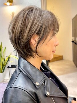 ビュートヨナカ(VIEW TOYONAKA) ショートボブ/白髪ぼかし/ハイライトカラー/オリーブベージュ