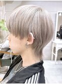 ウルフ刈り上げショート/ホワイティアッシュ/グレイアッシュ