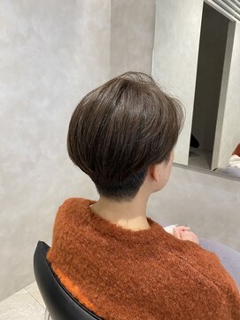 トキ(toki) 刈り上げショート×カーキアッシュ