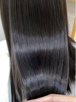 【髪質に合わせ集中補修】理想のうるツヤを叶えるトリートメントで強度と弾力を高め、カラーが映える髪へ＊