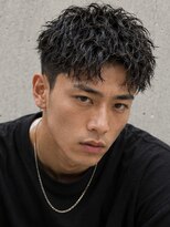 リット 甲南店(Lit.)&nbsp;センターパート スパイラルパーマ 束感 ツーブロック 黒髪 20代