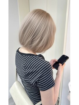 ジゼル ビエラ博多テラス店(GiseL) ホワイトミルクティー／ブリーチ