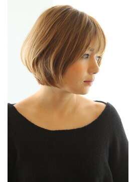レウナ 外苑前(Reuna) 30代・40代に人気ひし形シルエットな大人ショートボブ