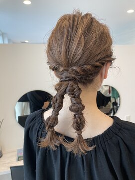 ヘアーデザイン シーベル(HAIR DESIGN SEA BELLE) 編み下ろし・ツインテールアレンジ