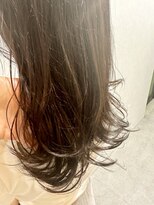 ニィ(2iee.)&nbsp;柔らかい髪でも綺麗なロングレイヤー