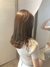 ロイ(roi)&nbsp;ミディアムヘア　ハイライト　レイヤー