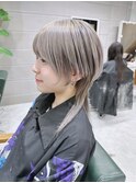 シルバーカラーツーブロックマッシュ ロングウルフハイライト