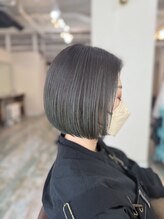 リノカヒリ(Lino kahili) オリーブグレー×ミニボブ