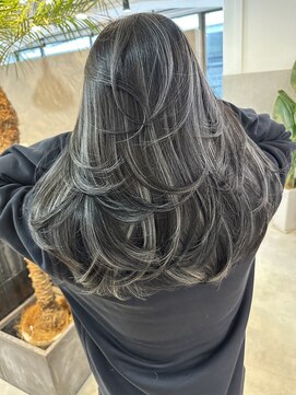 メリー オオサカ(Merly Osaka) ホワイトハイライト×レイヤーカット