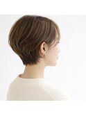 横も後ろも、頭の形がきれいに見える大人ショート。