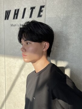 ホワイト(WHITE) 毛流れコンマヘア