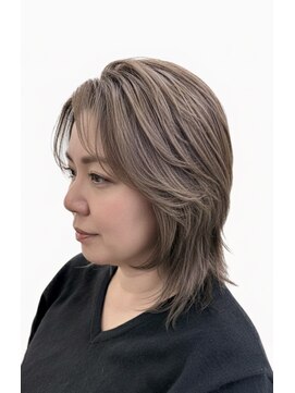 アヴニール アックス(Avenir axe) 50代レイヤーカット/白髪活かしカラー