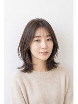 ベルス(bellus)&nbsp;薄めバング×ナチュラルミディアムレイヤー20代　30代　40代