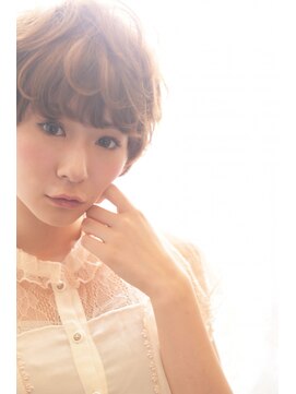 ビッケ(Vicke) 【Vicke 渋谷】光に溶けるメルティーショート２