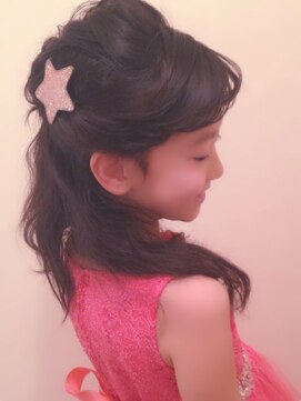ブルーフェアリー(Blue Fairy) 【BLUEFAIRY】気分はマーメイド★お呼ばれキッズヘアアレンジ
